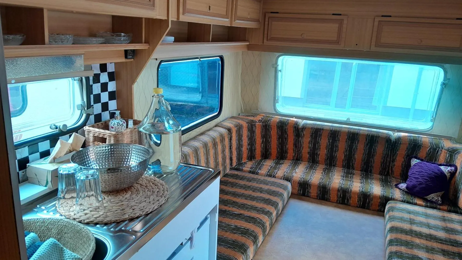 Campsite Moving Inn - Retro Uebernachten Im Wohnwagen, Guenstig & Zentral Nuremberg Germany